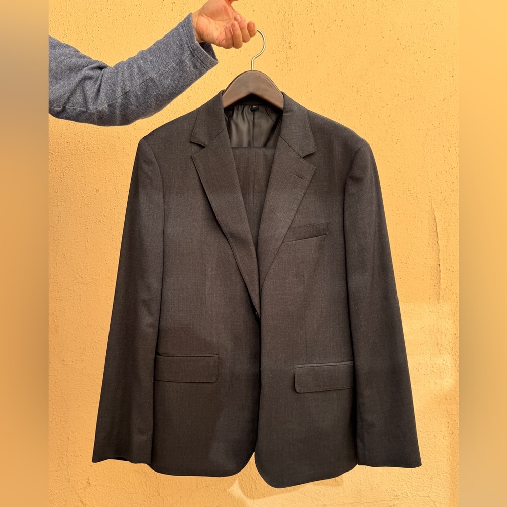 Bonobos Charcoal Suit 
Slim Fit 42S 

Matching Suit Pants 
Tailored Fit 33W